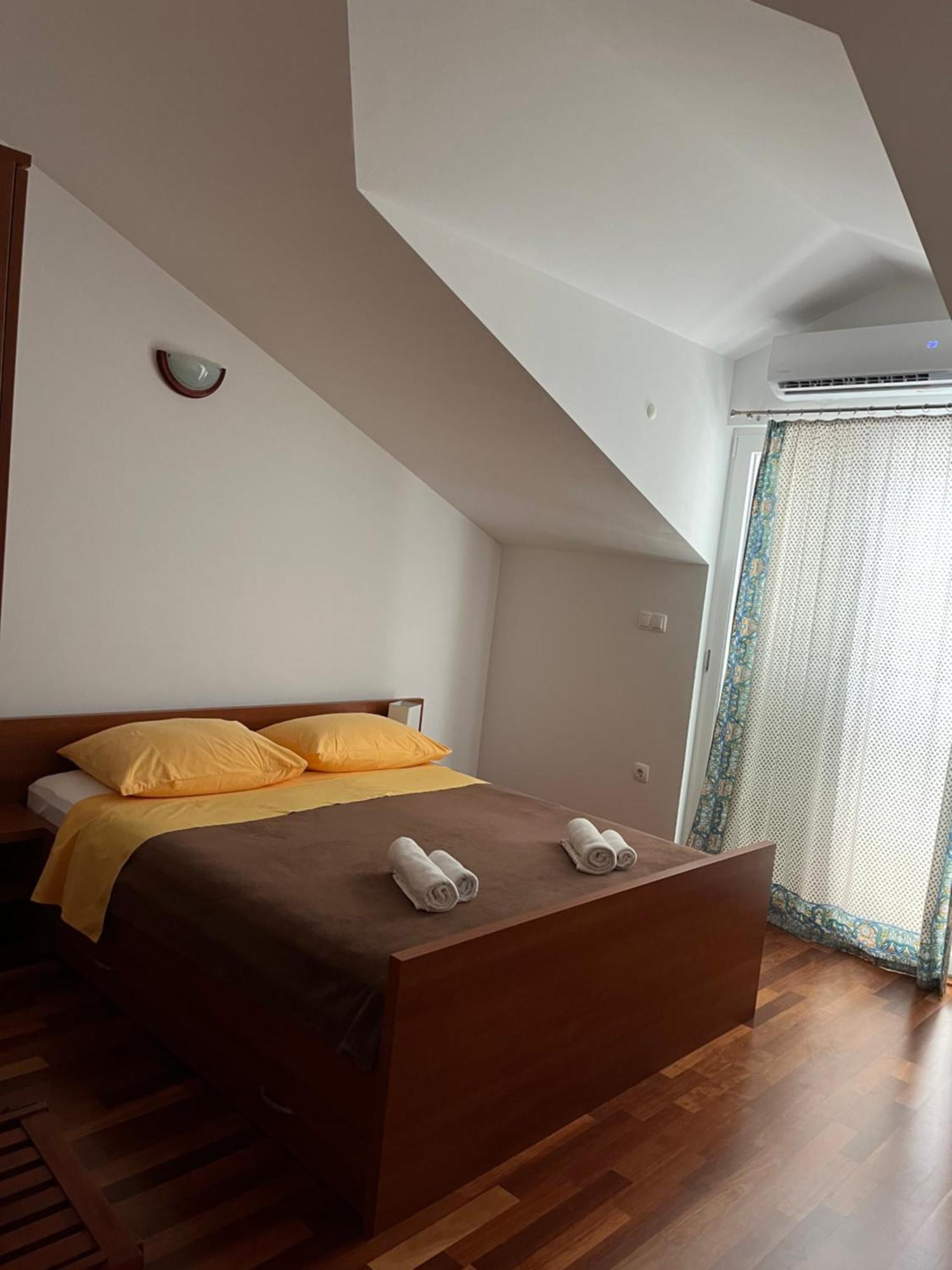 Apartments Bernarda Sumpetar エクステリア 写真